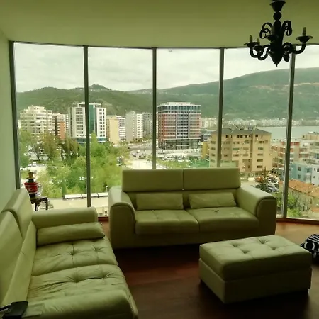 Luxury Penthouse In City Center Apartament Wlora